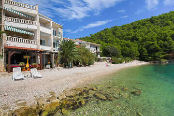 Apartmány Plaža - pláž hned před domem, Jižní zátoky ostrova Hvar, Chorvatsko