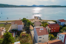 Apartmány Gabi - pohled z dronu, Vodice - Srima, Chorvatsko
