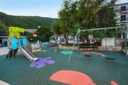 Moščenička Draga - dětské hřiště, Istrie, Chorvatsko