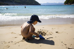 Písečná pláž Prapratno, Pelješac, Chorvatsko I NOVALJA