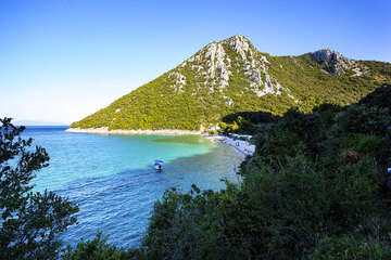 Oblázková pláž Divna plaža, Pelješac, Chorvatsko I NOVALJA