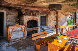 Apartmány Ribar - posezení na terase, jižní zátoky, ostrov Hvar, Chorvatsko