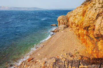 Pláže Povile - kamenitá pláž, Crikvenická riviéra, Chorvatsko
