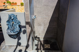 Apartmány Fotinija - venkovní sprcha u domu, Privlaka, Zadarská riviéra, Chorvatsko