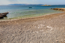 Pláže Novi Vinodolski - oblázková pláž, Crikvenická riviéra, Chorvatsko