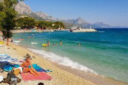 Živogošče Blato - oblázkové pláže, Makarská riviéra, Chorvatsko