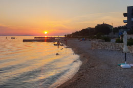 Mandre - oblázkové pláže, ostrov Pag, Chorvatsko