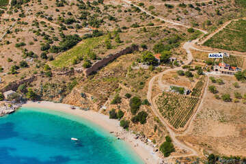 Vela Planica - letecký pohled, ostrov Brač, Chorvatsko