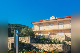 Apartmány Nektarina - sprcha u domu, zátoka Kabli, Pelješac, Chorvatsko