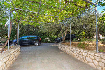 Apartmány Mandre 12 - parkoviště u domu, Mandre, ostrov Pag, Chorvatsko