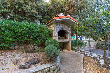 Apartmány Mandre 12 - gril u domu, Mandre, ostrov Pag, Chorvatsko