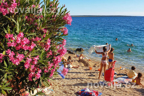 Mandre - oblázkové pláže, ostrov Pag, Chorvatsko