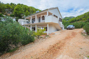 Apartmány Lara - rozmístění apartmánů, jižní zátoky, ostrov Hvar, Chorvatsko