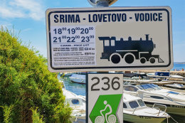 Pláže Srima - jízdní řád vláčku, Vodice, Chorvatsko