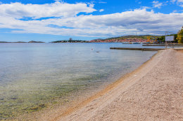 Pláž Lovetovo, Vodice, Chorvatsko