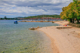 Pláž Lovetovo, Vodice, Chorvatsko