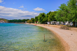 Pláž Lovetovo, Vodice, Chorvatsko