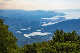Výstup na Sv. Iliju 961 m n. m.- pohled na Bačinská jezera, Gradac, Chorvatsko