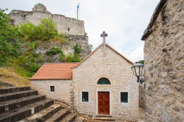 Imotski - pevnost nad Modrým jezerem, Chorvatsko