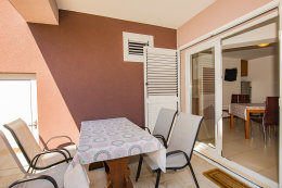 A9 -  apartmány Roza pro 2-4 osoby, horní budova - přízemí,  Mandre, ostrov Pag