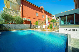 Apartmány Larisa - bazén, Šibenická riviéra, Chorvatsko