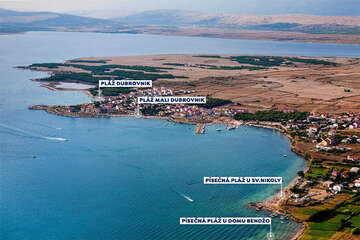 Povljana - letecký pohled, ostrov Pag, Chorvatsko