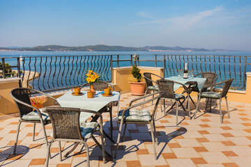 Casa del Sol - prostorná střešní terasa pro všechny hosty apartmánů, Sukošan, Zadarská riviéra, Chorvatsko