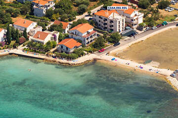 Casa del Sol - letecký pohled na pláž Punta, Sukošan, Zadarská riviéra, Chorvatsko