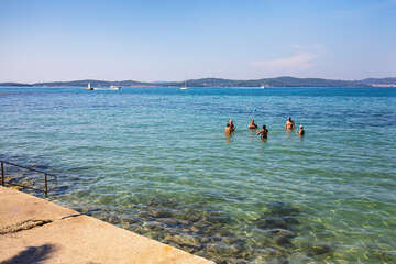 Casa del Sol - schůdky do moře v blízkosti pláže Punta, Sukošan, Zadarská riviéra, Chorvatsko