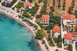 Sukošan - pláž Dječji raj - letecký pohled, Zadarská riviéra, Chorvatsko