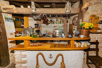 Casa del Sol, Sukošan - snídaně v suterénu penzionu, Zadarská riviéra, Chorvatsko