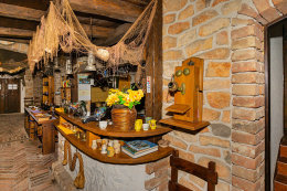 Casa del Sol, Sukošan - snídaně v suterénu penzionu, Zadarská riviéra, Chorvatsko