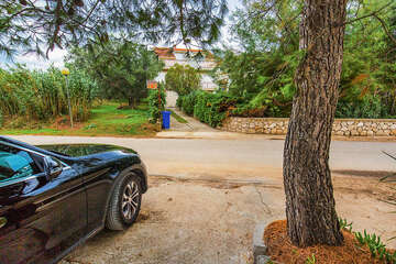 Apartmány Jelka - pohled na dům od příjezdové cesty, Tkon, ostrov Pašman, Chorvatsko