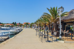 Pakoštane - centrum, Zadarská riviéra, Chorvatsko