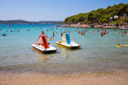 Apartmány Borovi - oblázková pláž Soline, Biograd na Moru, Chorvatsko