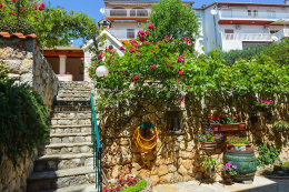 Apartmány Zela - zázemí za domem, Omiš-Duće, Chorvatsko