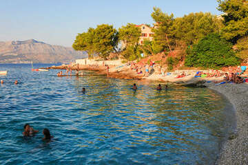 Pláž Molo Lozna, Postira, ostrov Brač, Chorvatsko