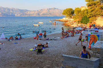 Pláž Molo Lozna, Postira, ostrov Brač, Chorvatsko