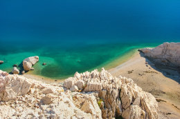 Metajna -  pláž Beritnica, ostrov Pag, Chorvatsko