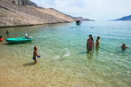 Metajna - pláž Ručica, ostrov Pag, Chorvatsko