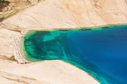 Metajna - pláž Ručica, ostrov Pag, Chorvatsko