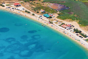 Pláž Caska, ostrov Pag, Chorvatsko 