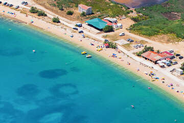 Pláž Caska, ostrov Pag, Chorvatsko 