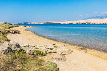 Pláž Sveti Duh, ostrov Pag, Chorvatsko