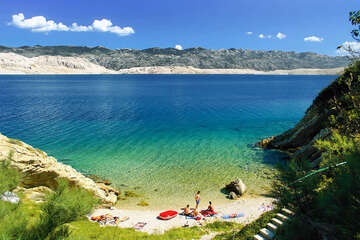 Pag-Bošana - písčitooblázková pláž, ostrov Pag, Chorvatsko