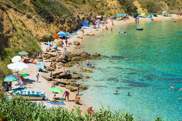 Pag-Bošana - písčitooblázková pláž, ostrov Pag, Chorvatsko