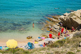 Pag-Bošana - písčitooblázková pláž, ostrov Pag, Chorvatsko