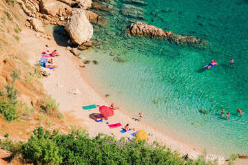 Pag-Bošana - písčitooblázková pláž, ostrov Pag, Chorvatsko