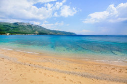 Písčitooblázková pláž Trstenica, Orebić, poloostrov Pelješac