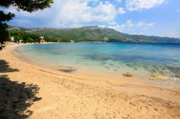 Orebić - písečná pláž Trstenica, Pelješac, Chorvatsko